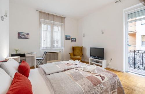 Vizivaros Apartment | Maria Square Studio