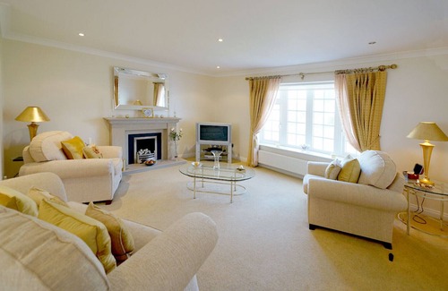 Llandudno Cottage | Marie-Lyn - Two Bedroom Cottage, Sleeps 4