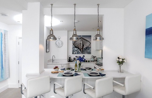 Torquay City Centre Apartment | Marina Beach House, Torquay