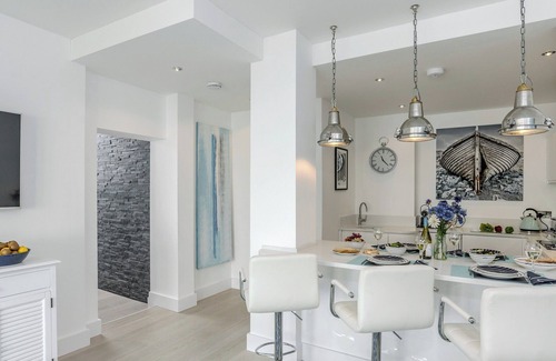 Torquay City Centre Apartment | Marina Beach House, Torquay