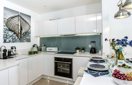 Torquay City Centre Apartment | Marina Beach House, Torquay