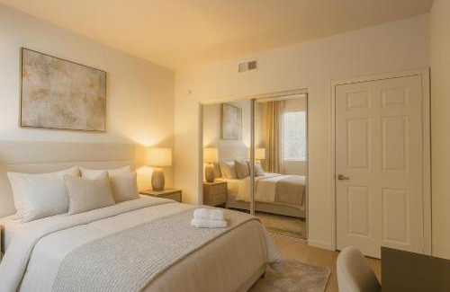 Marina del Rey Apartment | Marina del Rey 2BR with Pool, Hot Tub, and Gym