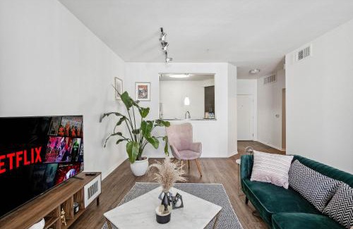 Marina del Rey Apartment | Marina del Rey Beautiful View, Free parking, pool, jacuzzi