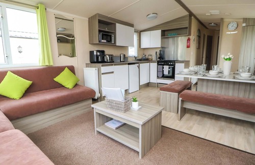 Rhyl Cottage | MARINA, family friendly, with a garden in Rhyl