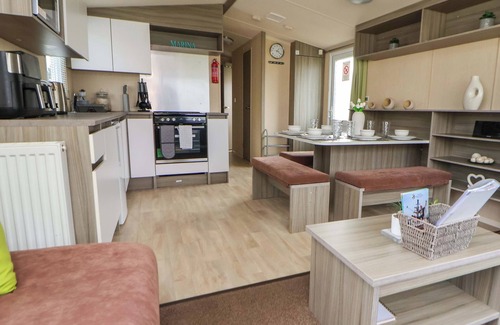 Rhyl Cottage | MARINA, family friendly, with a garden in Rhyl