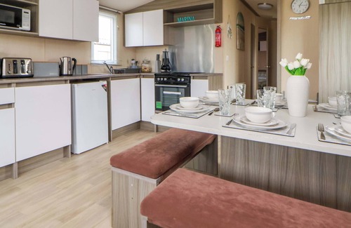Rhyl Cottage | MARINA, family friendly, with a garden in Rhyl