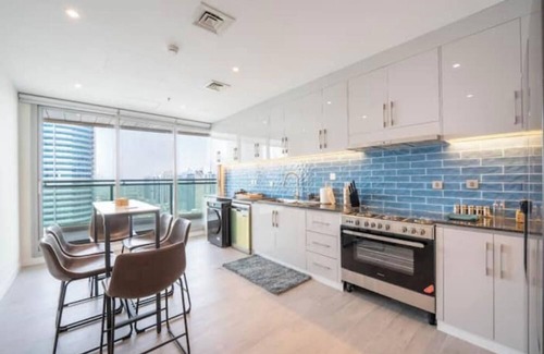 Dubai Internet City Apartment | Marina Luxury 5 Bedroom & Private Pool