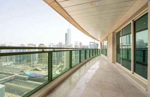 Dubai Internet City Apartment | Marina Luxury 5 Bedroom & Private Pool