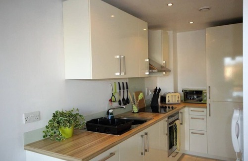 Hull Old Town Apartment | Marina Water View Apartment