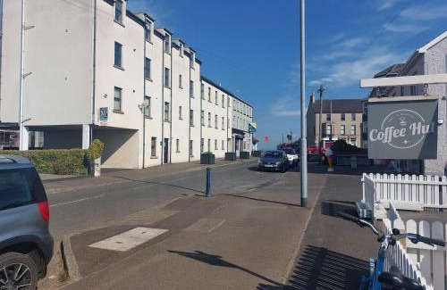 Castlerock Apartment | Marine Beach Escape Castlerock Beside Beach Golf Course and Pub