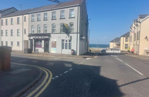 Castlerock Apartment | Marine Beach Escape Castlerock Beside Beach Golf Course and Pub