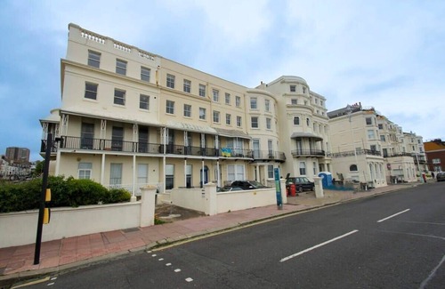 Kemptown Apartment | Marine Parade |Sea View| by Brighton Holiday Lets