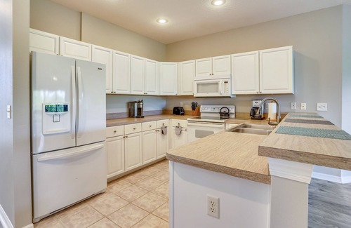 Indian Shores Condo | Mariner's Pointe 202 - Lots of amenities! Amazing updates! Steps from the beach!