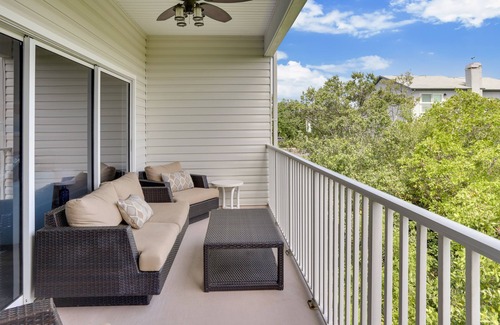 Indian Shores Condo | Mariner's Pointe 202 - Lots of amenities! Amazing updates! Steps from the beach!