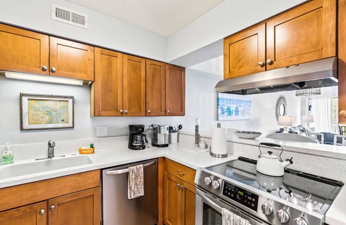 Isle of Palms Apartment | Mariner's Walk 10F - Charming Oceanview! Pool!