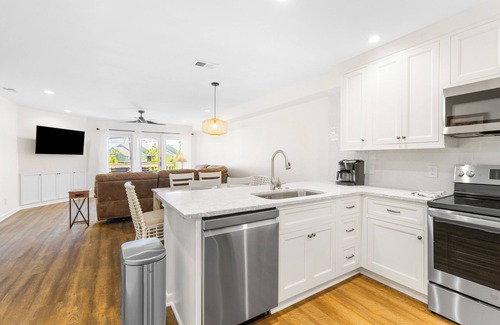Isle of Palms Villa | Mariner's Walk 5F - Ocean View Condo! Pool!