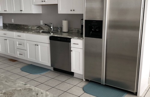 Willoughby Spit Cottage | Mariners Cove (4-Bedroom Cottage) - Pets Allowed by RedAwning