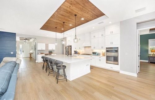 Venice House | Mariners Residence at Wellen Park 2600 sqft pool spa fireplace 3 car 85” TV