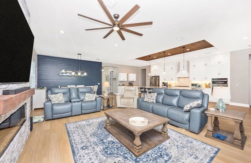 Venice House | Mariners Residence at Wellen Park 2600 sqft pool spa fireplace 3 car 85” TV