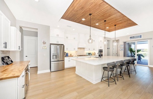 Venice House | Mariners Residence at Wellen Park 2600 sqft pool spa fireplace 3 car 85” TV