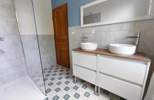 Graslin - Commerce Bed & Breakfast | Mario
