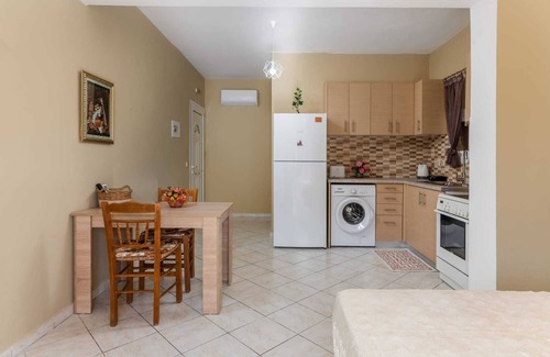 Mousata Apartment | Marios Studio | Nikos & Vassilis Apartments