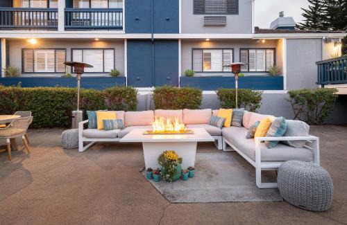 Munras Avenue Hotel | Mariposa Inn and Suites