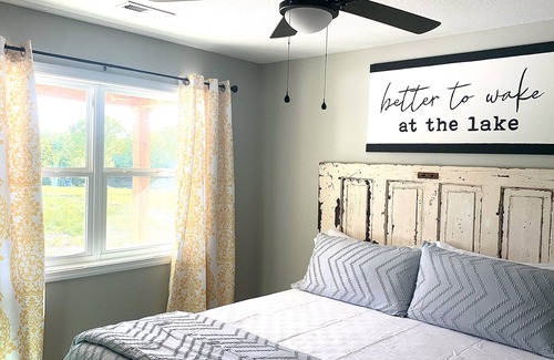 Stoutsville Cabin | Mark Twain Lake Cottage - Fishing Boating and Hunting