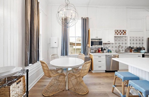 Galveston Apartment | MARKET C - Market Street Loft C