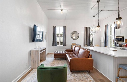 Galveston Apartment | MARKET C - Market Street Loft C