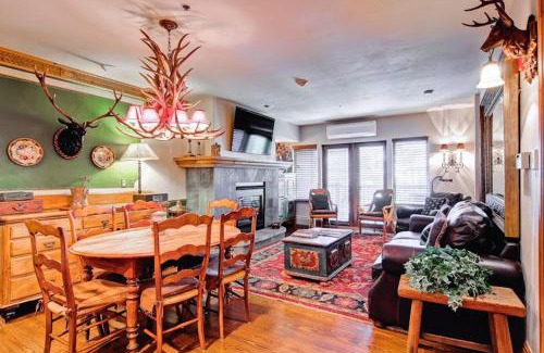 Beaver Creek Apartment | Market Square 201 by East West Hospitality