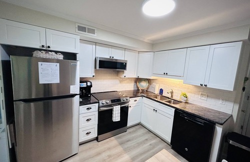Ash Condo | Marley Cove: Beautiful Condo in Cherry Grove, NMB Just Steps from the Shore
