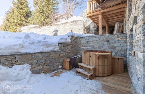 Bonneval-sur-Arc Apartment | Marmotton 01 - Apartment next to the slopes with Nordic bath