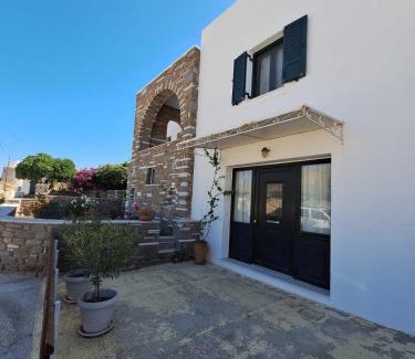 Piso Livadi Apartment | Maroussa s guesthouse