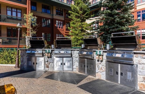 South Lake Tahoe Condo | Marriott's Timber Lodge - 1 bedroom Villa with living area and full kitchen.
