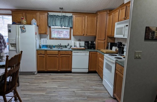 Mars Hill House | MARS HILL HIDEOUT. 3/2manufactured home with AC/heat. Near Mars Hill University