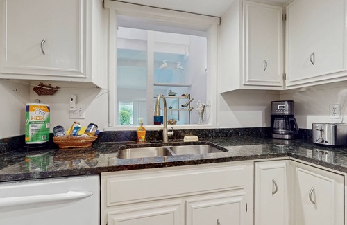 Sea Pines Condo | Marsh-view Harbour Town condo w/shared pool - close to shops & restaurants