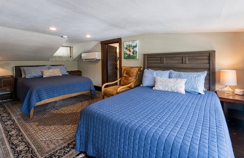 Marshall Cabin | Marshall Inn Skyline Guestroom (Q/Q),Walk Downtown