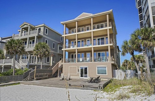 Destin House | Martinis in the Sand by Five Star Properties