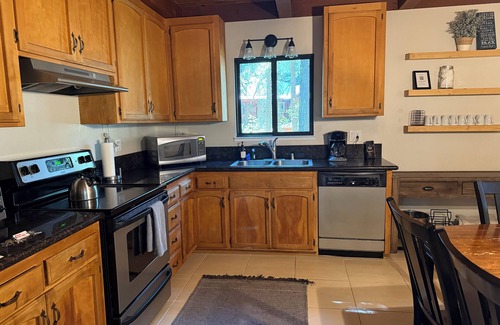 Tahoma Cabin | Marvelous 3-bedroom cabin in Tahoma with Hot Tub, close to beaches, trails.
