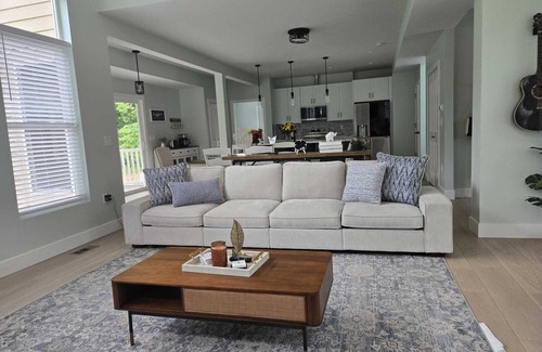 Logan House | Marvelous 4-bedroom house with Hot tube and swimming pool in charming Logan