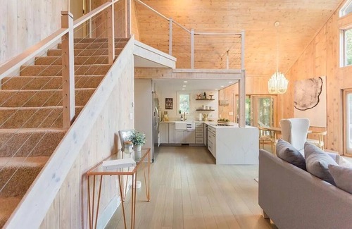 New Buffalo House | Marvelous 4-bedroom house in New Buffalo with AC, short walk to private beach!