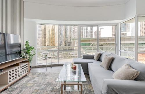 Jumeirah Lake Towers Apartment | marvelous lake-skyline view apt