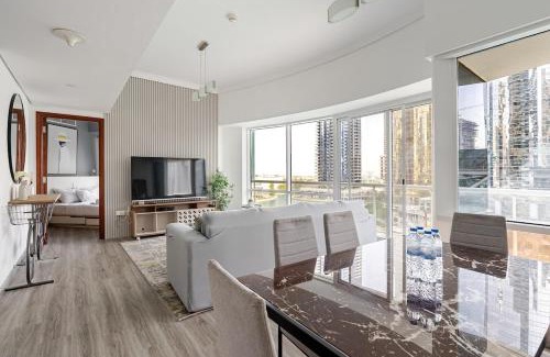 Jumeirah Lake Towers Apartment | marvelous lake-skyline view apt