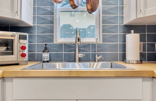 Paso Robles House | MARVELOUS MIDCENTURY-Hot Tub & 5 Blocks to Town Center