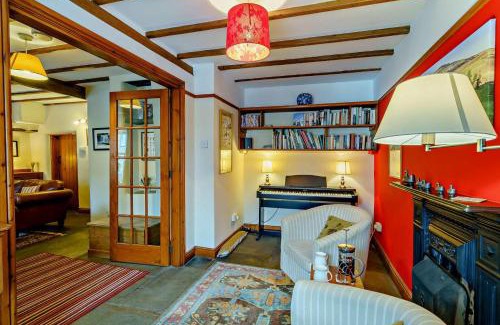 Hawes House | Marys Cottage