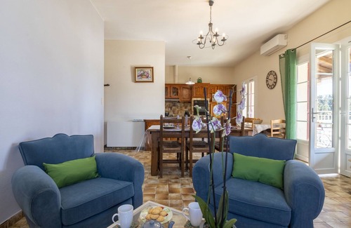 Chateaurenard House | Mas de la Gourmette by Interhome