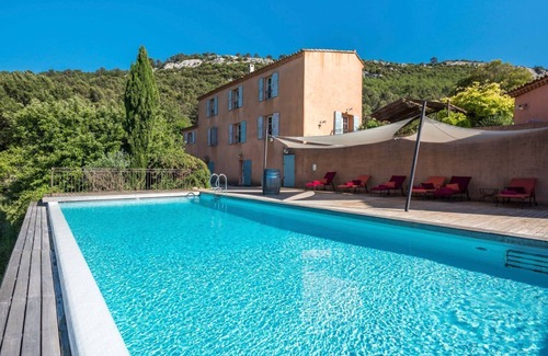 Trets Villa | Mas Du Chateau - Six Bedroom Villa, Sleeps 14