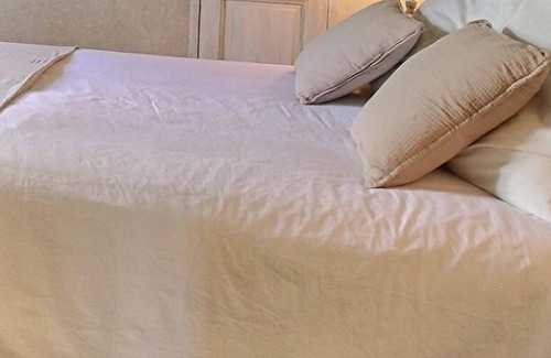 Saint-Cannat Other | Mas for rent in Saint Cannat in a green setting