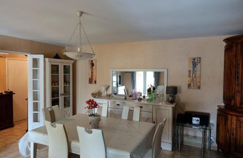 La Crau House | Mas provençal with terraces and small garden